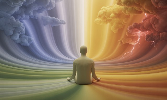 一個人在擁抱情緒的風景